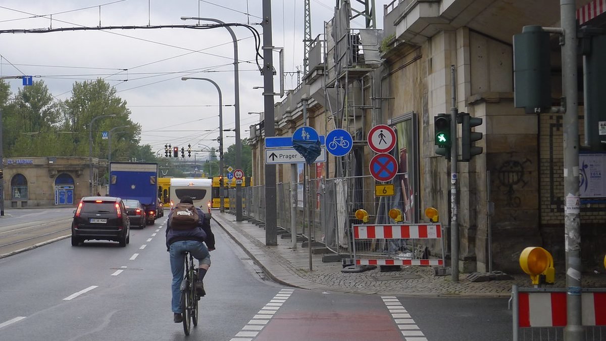 Arbeitsstellen innerorts: Fußgänger und Radverkehr sicher führen